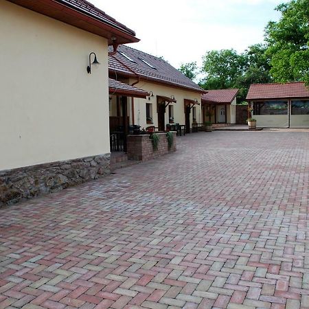 Ubytovanie Tri Ruze Krásnohorské Podhradie Buitenkant foto