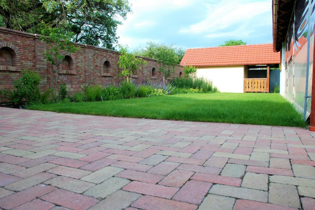 Ubytovanie Tri Ruze Krásnohorské Podhradie Buitenkant foto